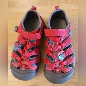 Kid's Keens sz 12 very clean